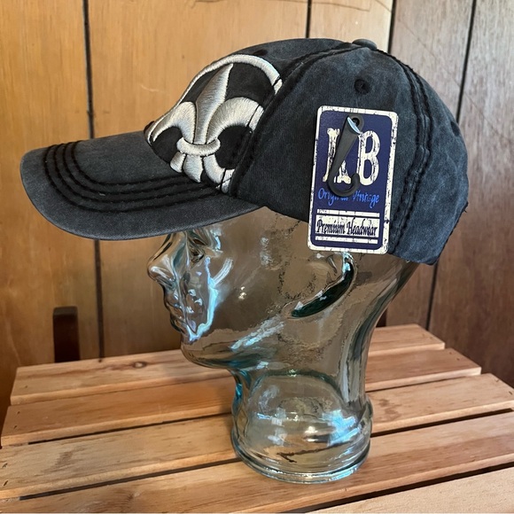 Matte Black Fleur de Lis Cap - Picture 2 of 9